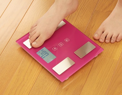 （IRISの健康サポート家電）薄型でコンパクトな体組成計　体重・体脂肪率・内臓脂肪レベル・体筋肉量・骨量・基礎代謝量の6項目を測定可能